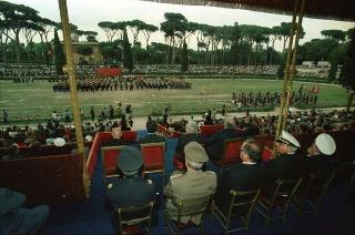 Manifestazione tecnico-addestrativa-dimostrativa delle Forze Armate per il 43° anniversario della Repubblica a Piazza di Siena