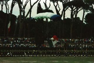 Manifestazione tecnico-addestrativa-dimostrativa delle Forze Armate per il 43° anniversario della Repubblica a Piazza di Siena