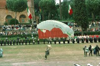 Manifestazione tecnico-addestrativa-dimostrativa delle Forze Armate per il 43° anniversario della Repubblica a Piazza di Siena