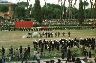 Manifestazione tecnico-addestrativa-dimostrativa delle Forze Armate per il 43° anniversario della Repubblica a Piazza di Siena