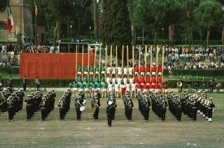 Manifestazione tecnico-addestrativa-dimostrativa delle Forze Armate per il 43° anniversario della Repubblica a Piazza di Siena