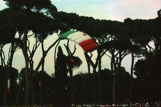 Manifestazione tecnico-addestrativa-dimostrativa delle Forze Armate per il 43° anniversario della Repubblica a Piazza di Siena