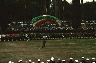 Manifestazione tecnico-addestrativa-dimostrativa delle Forze Armate per il 43° anniversario della Repubblica a Piazza di Siena