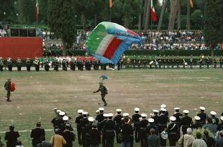 Manifestazione tecnico-addestrativa-dimostrativa delle Forze Armate per il 43° anniversario della Repubblica a Piazza di Siena