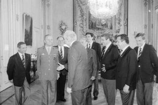 Incontro del Presidente della Repubblica Francesco Cossiga con Alessandro Ortis, nuovo presidente del Consiglio direttivo dell'Associazione nazionale Nunziatella, con il Consiglio nazionale
