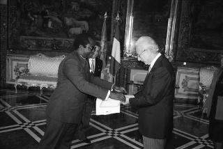 S.E. il Signor Mananga DINTOKA PHOLO, nuovo Ambasciatore della Repubblica dello Zaire: presentazione delle Lettere Credenziali