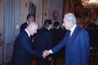 Incontro del Presidente della Repubblica Francesco Cossiga con l'on. Antonio Gava, ministro dell'interno, e i prefetti di nuova nomina