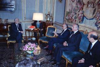 Incontro del Presidente della Repubblica Francesco Cossiga con l'on. Antonio Gava, ministro dell'interno, e i prefetti di nuova nomina