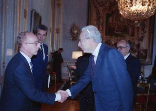 Incontro del Presidente della Repubblica Francesco Cossiga con l'on. Antonio Gava, ministro dell'interno, e i prefetti di nuova nomina