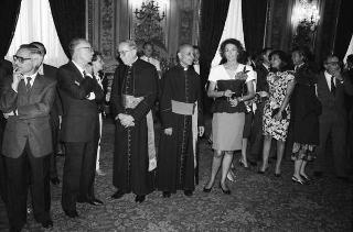 Il Presidente della Repubblica Francesco Cossiga riceve in udienza Franco Carraro, ministro del turismo e dello spettacolo, con gli esponenti dell'Ente nazionale italiano per il Turismo, per il 70° anniversario di costituzione dell' ENIT