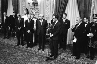 Il Presidente della Repubblica Francesco Cossiga riceve in udienza Franco Carraro, ministro del turismo e dello spettacolo, con gli esponenti dell'Ente nazionale italiano per il Turismo, per il 70° anniversario di costituzione dell' ENIT