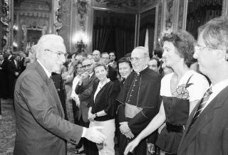 Il Presidente della Repubblica Francesco Cossiga riceve in udienza Franco Carraro, ministro del turismo e dello spettacolo, con gli esponenti dell'Ente nazionale italiano per il Turismo, per il 70° anniversario di costituzione dell' ENIT