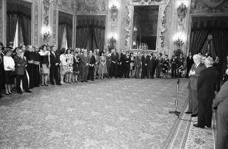 Il Presidente della Repubblica Francesco Cossiga riceve in udienza Franco Carraro, ministro del turismo e dello spettacolo, con gli esponenti dell'Ente nazionale italiano per il Turismo, per il 70° anniversario di costituzione dell' ENIT