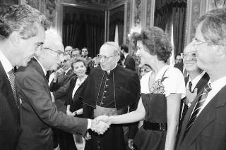 Il Presidente della Repubblica Francesco Cossiga riceve in udienza Franco Carraro, ministro del turismo e dello spettacolo, con gli esponenti dell'Ente nazionale italiano per il Turismo, per il 70° anniversario di costituzione dell' ENIT