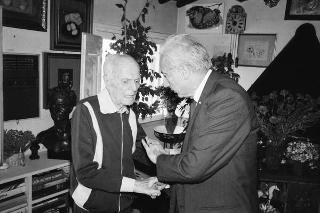 Visita privata del Presidente Francesco Cossiga al Presidente della Repubblica Emerito Sandro Pertini, per suo compleanno, Roma (Fontana di Trevi)
