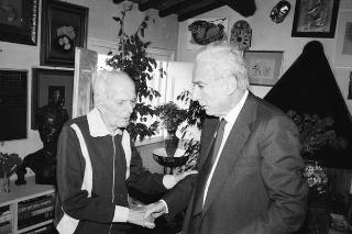 Visita privata del Presidente Francesco Cossiga al Presidente della Repubblica Emerito Sandro Pertini, per suo compleanno, Roma (Fontana di Trevi)