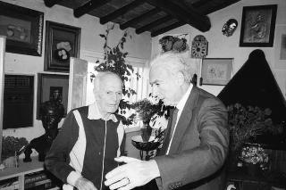 Visita privata del Presidente Francesco Cossiga al Presidente della Repubblica Emerito Sandro Pertini, per suo compleanno, Roma (Fontana di Trevi)