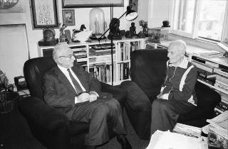 Visita privata del Presidente Francesco Cossiga al Presidente della Repubblica Emerito Sandro Pertini, per suo compleanno, Roma (Fontana di Trevi)