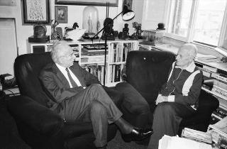 Visita privata del Presidente Francesco Cossiga al Presidente della Repubblica Emerito Sandro Pertini, per suo compleanno, Roma (Fontana di Trevi)