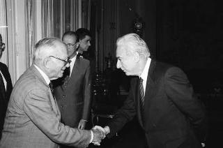 William Fullbright, presidente onorario della Fondazione Fullbright, con l'ambasciatore degli USA a Roma Peter Secchia