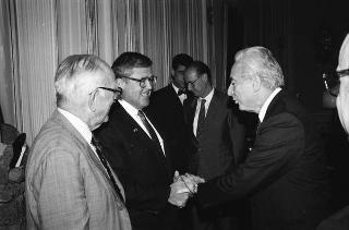 William Fullbright, presidente onorario della Fondazione Fullbright, con l'ambasciatore degli USA a Roma Peter Secchia