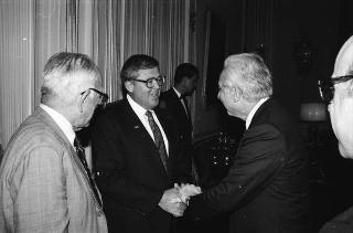 William Fullbright, presidente onorario della Fondazione Fullbright, con l'ambasciatore degli USA a Roma Peter Secchia
