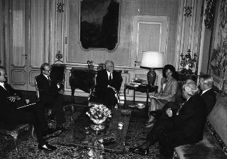 John F. Akers, presidente della IBM, con Ennio Presutti e Gustavo Vicentini, rispettivamente presidente e direttore dei servizi di marketing della IBM Italia