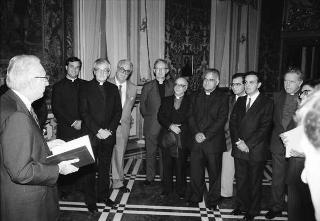 Il Presidente della Repubblica Francesco Cossiga riceve la visita Carmelo Ilardo, sindaco di Leonforte, con il vescovo di Nicosia, una rappresentanza della Pontificia Università Gregoriana e gli autori del volume "Luce nella solitudine"