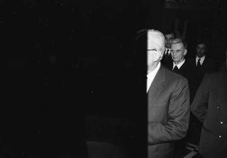 Il Presidente della Repubblica Francesco Cossiga riceve la visita Carmelo Ilardo, sindaco di Leonforte, con il vescovo di Nicosia, una rappresentanza della Pontificia Università Gregoriana e gli autori del volume "Luce nella solitudine"
