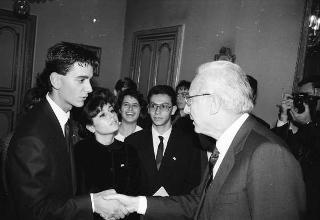 Il Presidente della Repubblica Francesco Cossiga riceve la visita di Alfredo Diana, presidente della Federazione nazionale Cavalieri del Lavoro