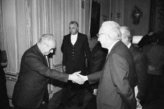 Il Presidente della Repubblica Francesco Cossiga incontra Ruggero Puletti, presidente della Fondazione "Vittoriale degli italiani", con esponenti della Fondazione, delle Associazioni fiumane e del "Comitato nazionale per l'edizione critica dell'opera di Gabriele D'Annunzio"