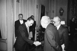 Il Presidente della Repubblica Francesco Cossiga incontra Ruggero Puletti, presidente della Fondazione "Vittoriale degli italiani", con esponenti della Fondazione, delle Associazioni fiumane e del "Comitato nazionale per l'edizione critica dell'opera di Gabriele D'Annunzio"