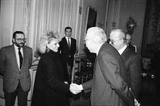 Il Presidente della Repubblica Francesco Cossiga incontra Ruggero Puletti, presidente della Fondazione "Vittoriale degli italiani", con esponenti della Fondazione, delle Associazioni fiumane e del "Comitato nazionale per l'edizione critica dell'opera di Gabriele D'Annunzio"