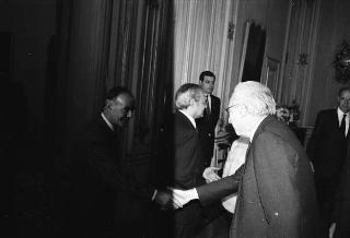 Il Presidente della Repubblica Francesco Cossiga incontra Ruggero Puletti, presidente della Fondazione "Vittoriale degli italiani", con esponenti della Fondazione, delle Associazioni fiumane e del "Comitato nazionale per l'edizione critica dell'opera di Gabriele D'Annunzio"