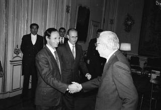 Il Presidente della Repubblica Francesco Cossiga incontra Mario Floris, presidente della Giunta regionale della Sardegna, con i componenti della Giunta