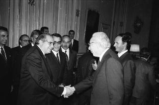 Il Presidente della Repubblica Francesco Cossiga incontra Mario Floris, presidente della Giunta regionale della Sardegna, con i componenti della Giunta