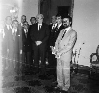 Il Presidente della Repubblica Francesco Cossiga incontra Mario Floris, presidente della Giunta regionale della Sardegna, con i componenti della Giunta