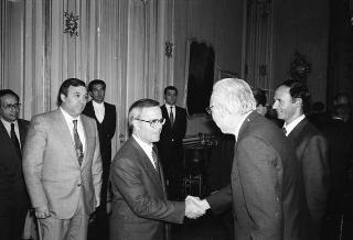 Il Presidente della Repubblica Francesco Cossiga incontra Mario Floris, presidente della Giunta regionale della Sardegna, con i componenti della Giunta