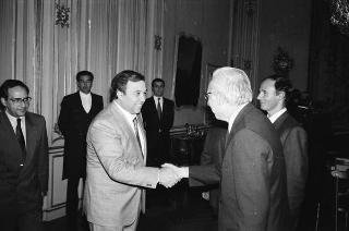 Il Presidente della Repubblica Francesco Cossiga incontra Mario Floris, presidente della Giunta regionale della Sardegna, con i componenti della Giunta