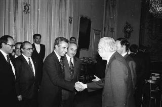 Il Presidente della Repubblica Francesco Cossiga incontra Mario Floris, presidente della Giunta regionale della Sardegna, con i componenti della Giunta