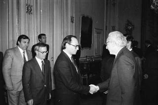 Il Presidente della Repubblica Francesco Cossiga incontra Mario Floris, presidente della Giunta regionale della Sardegna, con i componenti della Giunta