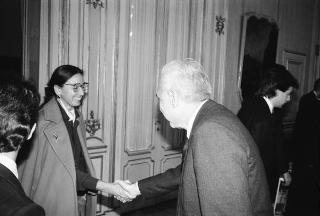 Il Presidente della Repubblica Francesco Cossiga riceve in udienza Lino Bosio, presidente dell'Arciconfraternita dei Bergamaschi, con gli esponenti del sodalizio, in occasione del 450° anniversario di fondazione dell'Arciconfraternita
