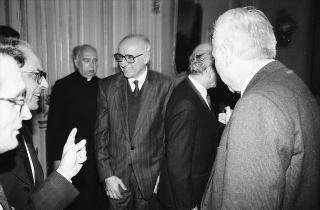 Il Presidente della Repubblica Francesco Cossiga riceve in udienza Lino Bosio, presidente dell'Arciconfraternita dei Bergamaschi, con gli esponenti del sodalizio, in occasione del 450° anniversario di fondazione dell'Arciconfraternita