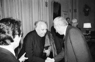 Il Presidente della Repubblica Francesco Cossiga riceve in udienza Lino Bosio, presidente dell'Arciconfraternita dei Bergamaschi, con gli esponenti del sodalizio, in occasione del 450° anniversario di fondazione dell'Arciconfraternita