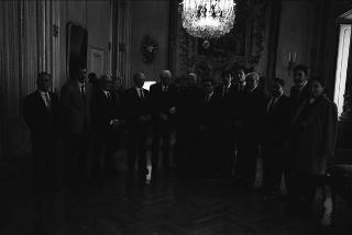 Il Presidente della Repubblica Francesco Cossiga riceve in udienza Lino Bosio, presidente dell'Arciconfraternita dei Bergamaschi, con gli esponenti del sodalizio, in occasione del 450° anniversario di fondazione dell'Arciconfraternita