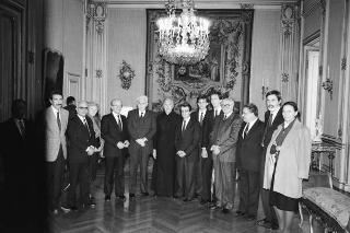 Il Presidente della Repubblica Francesco Cossiga riceve in udienza Lino Bosio, presidente dell'Arciconfraternita dei Bergamaschi, con gli esponenti del sodalizio, in occasione del 450° anniversario di fondazione dell'Arciconfraternita