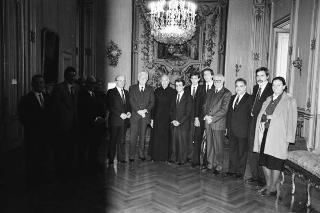 Il Presidente della Repubblica Francesco Cossiga riceve in udienza Lino Bosio, presidente dell'Arciconfraternita dei Bergamaschi, con gli esponenti del sodalizio, in occasione del 450° anniversario di fondazione dell'Arciconfraternita