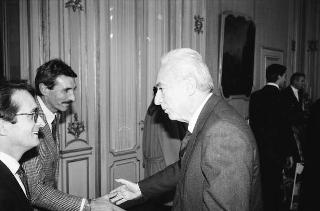 Il Presidente della Repubblica Francesco Cossiga riceve in udienza Lino Bosio, presidente dell'Arciconfraternita dei Bergamaschi, con gli esponenti del sodalizio, in occasione del 450° anniversario di fondazione dell'Arciconfraternita
