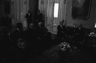 Il Presidente della Repubblica Francesco Cossiga riceve in udienza Lino Bosio, presidente dell'Arciconfraternita dei Bergamaschi, con gli esponenti del sodalizio, in occasione del 450° anniversario di fondazione dell'Arciconfraternita