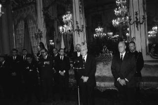 Il Presidente della Repubblica Francesco Cossiga incontra Franco Carraro, ministro del turismo e dello spettacolo, con Joao Havelange, presidente della FIFA, il Comitato esecutivo e la Commissione della FIFA per Italia '90, in occasione del sorteggio dei gironi della Coppa del mondo di calcio 1990